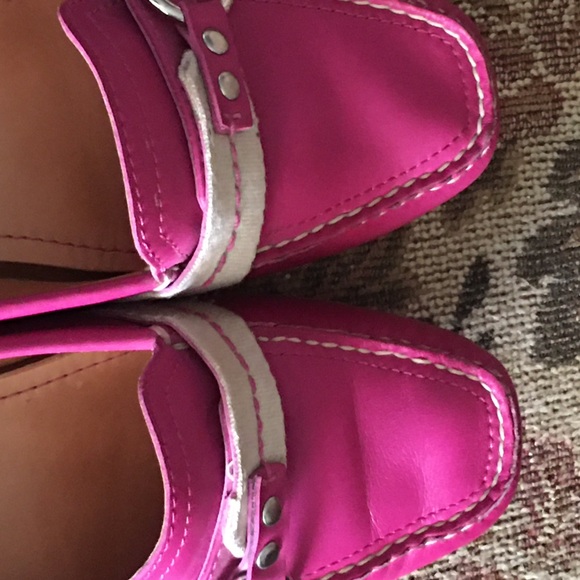 Beautiful Leather Coach Loafers in Fuschia - womens size 8.5 Medium - Picture 4 of 9